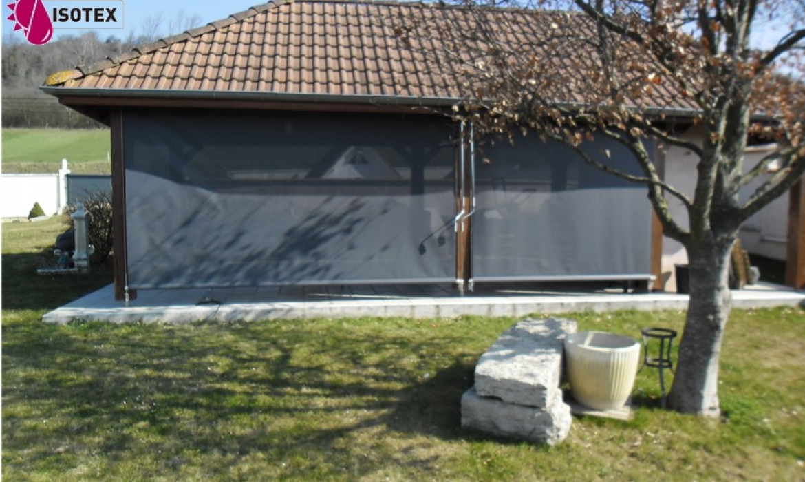 Store vertical sur mesure signé Isotex