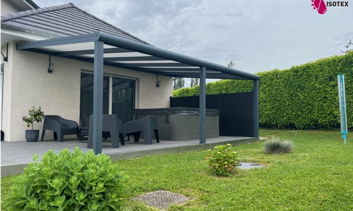 Pergola polycarbonate sur mesure à Domessin : L'élégance en Savoie !