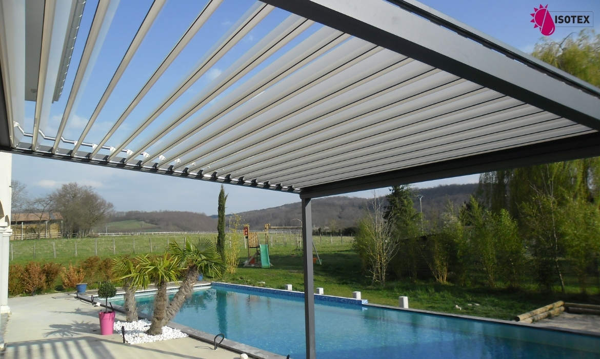 Transformez Votre Espace Extérieur avec une Pergola Bioclimatique Isotex : Confort et Élégance pour Toutes les Saisons