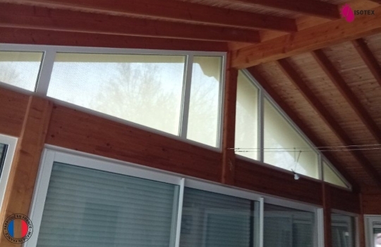 Bâche triangulaire sur mesure à Bourgoin-Jallieu – Fabrication française en Nord Isère