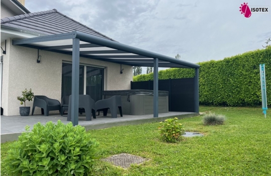 Pergola polycarbonate sur mesure à Domessin : L'élégance en Savoie !