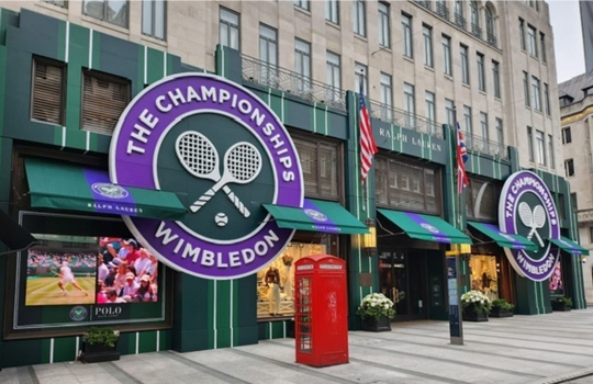 Le tournoi de Wimbledon, symbole d'élégance et de raffinement a choisi Dickson