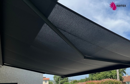 Confort et design : Store banne sur mesure à Bourgoin-Jallieu (Isère)