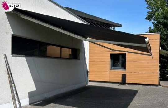 Store Zénith sur mesure à Morestel : Confort et Protection