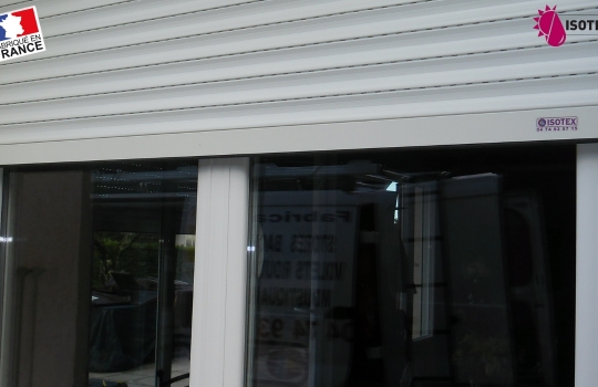 Isolation & Rénovation : Lame Finale en Alu Extrudé ISOTEX, la Garantie Qualité RGE de votre Volet Roulant sur Mesure en Nord Isère.