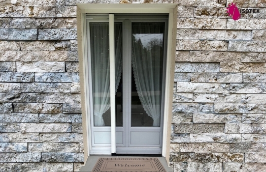 Moustiquaire enroulable sur mesure aux Abrets : Confort et Protection en Isère