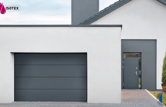 Portes de garage sectionnelles sur mesure à refoulement plafond : Personnalisez Votre Entrée de Garage