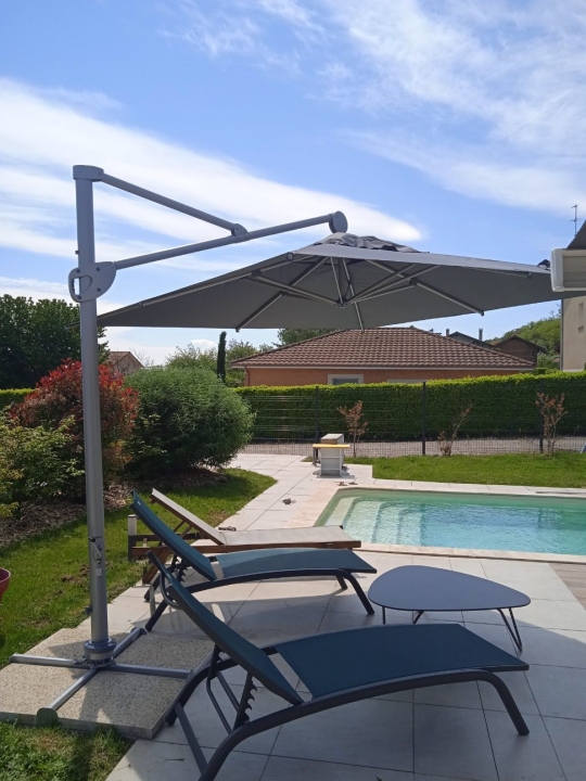 Parasol déporté Hélios Carré 300x300 - Toile polyester 250 g - Coloris Rouge