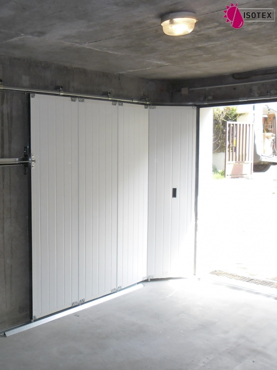 Porte de garage sectionnelle latérale